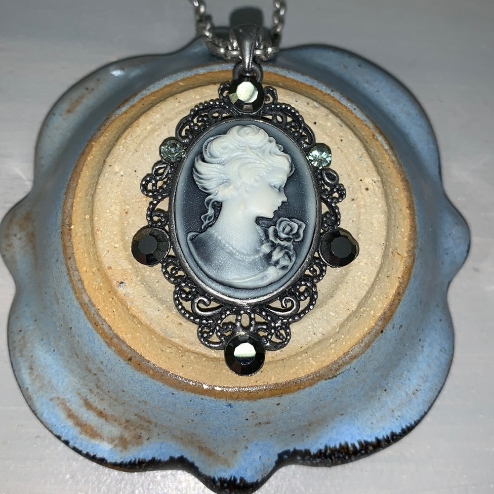 💕Vintage inspired cameo necklace